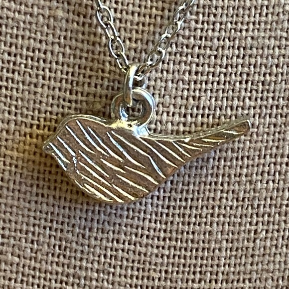 Adorable, silver bird necklace with expandable chain - Picture 2 of 7